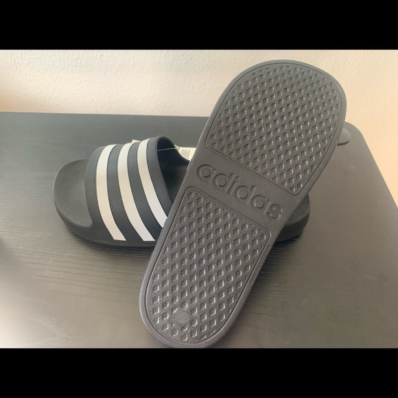 Adidas Adilette Aqua Slide Sandal for Women, Size 6 - Core Black/Cloud White NEW - Picture 3 of 5